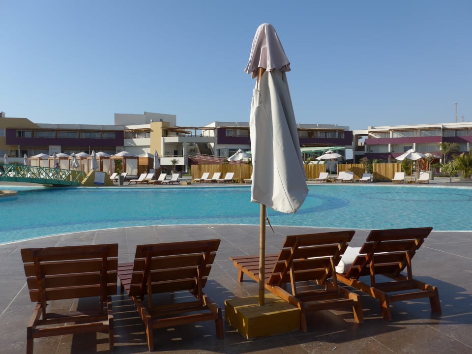 Die schöne Poollandschaft Aranwa Paracas Resort & Spa