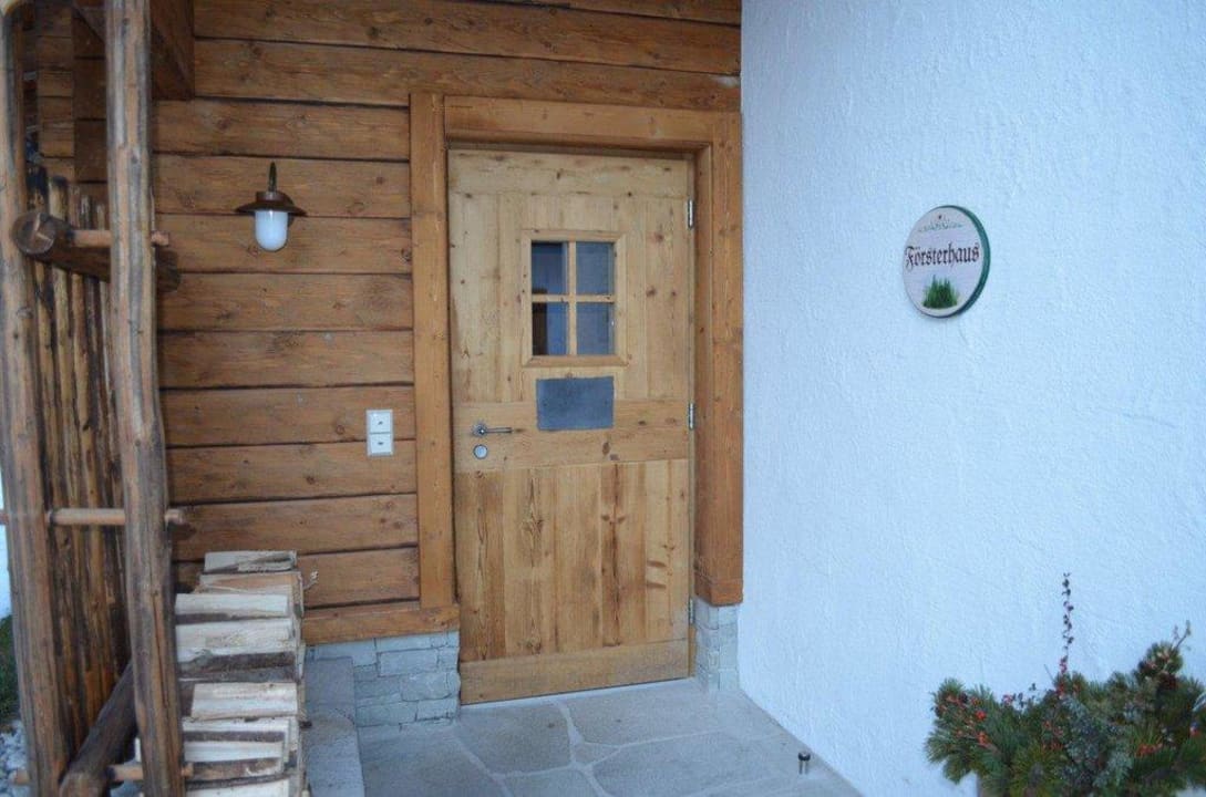 Eingang zur Försterhütte Feriendorf Holzleb'n