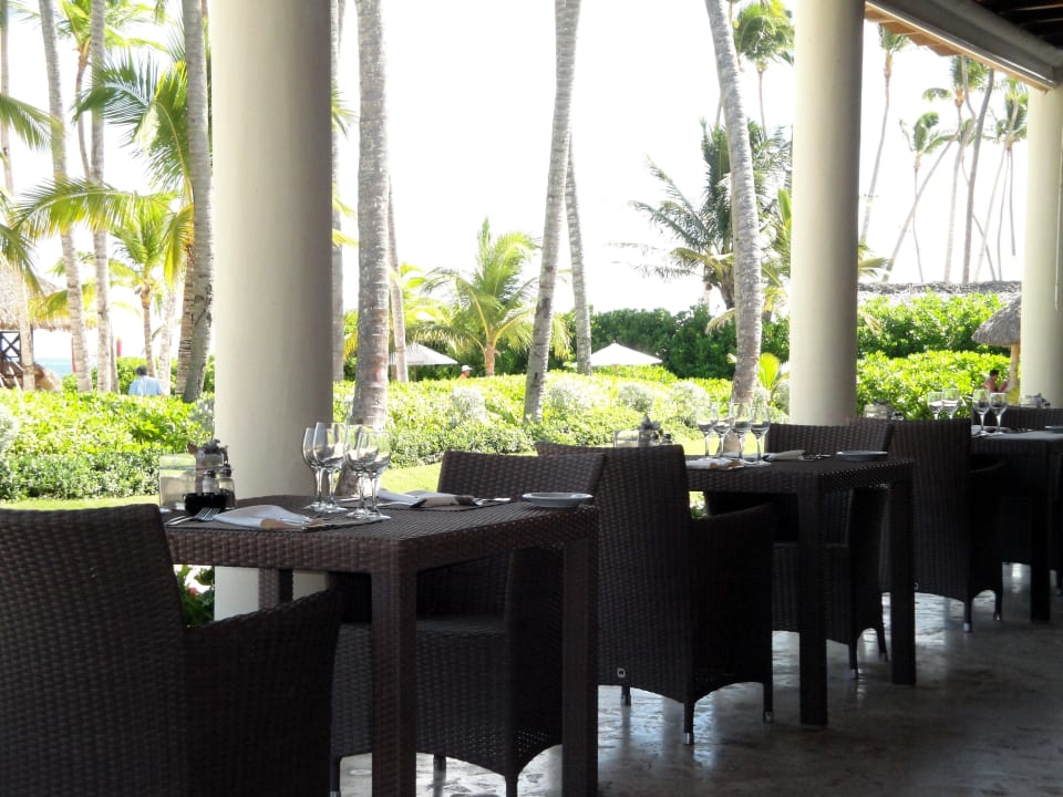 Buffetrestaurant am Mittag Secrets Royal Beach Punta Cana - Adults only
