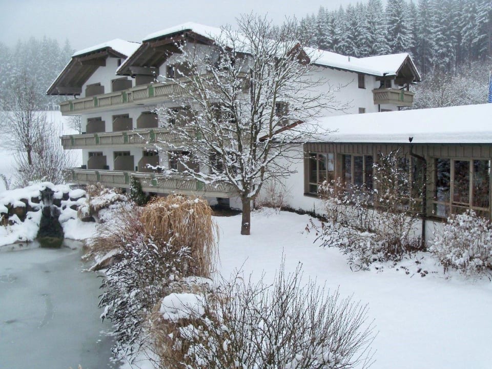 Neuschnee Wohlfühlhotel zur Post