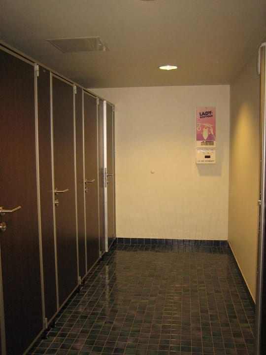 Allgemeine Toilette im Keller Hotel Ibis Wien Mariahilf
