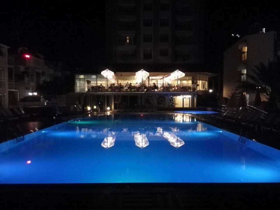 Pool bei Nacht. Incekum Su Hotel
