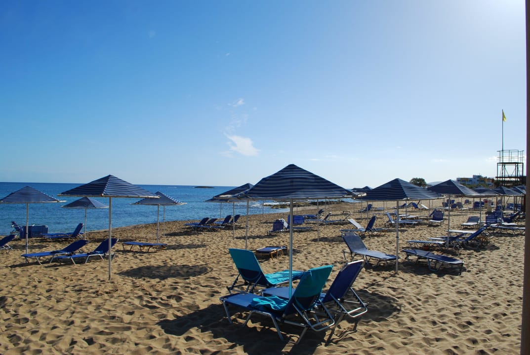 Пляж отеля Calimera Sirens Beach