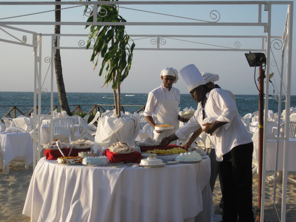 Immer am Mittwoch: Buffet am Strand Grand Paradise Playa Dorada