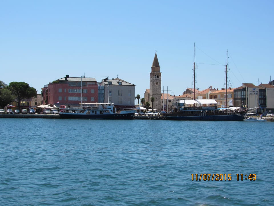 Von Boot aus zur Altstadt Umag. Hotel Garden Istra Plava Laguna