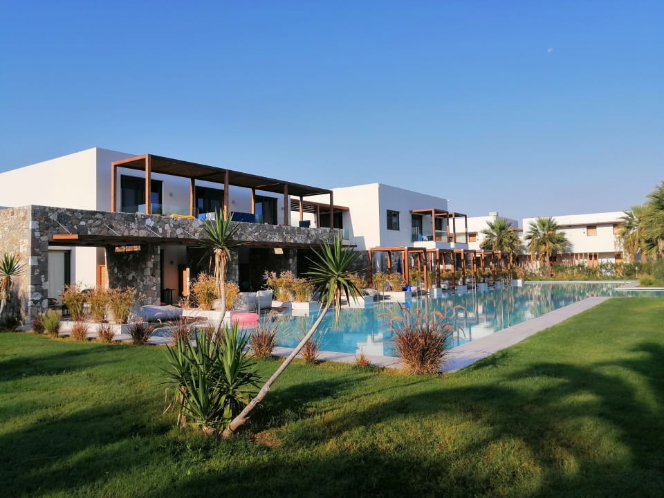 Pool Caravia Beach Hotel
