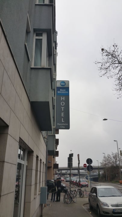 Hotelschild B&B HOTEL Mannheim-City