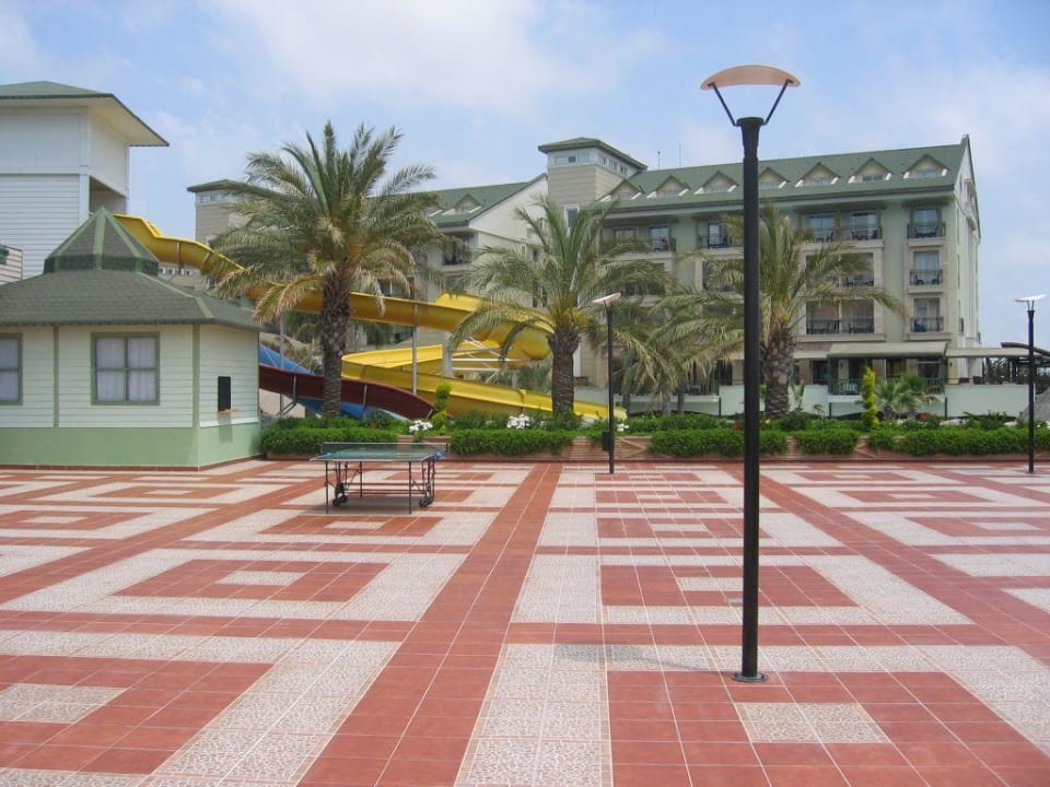 Tischtennis im Freien Hotel Turan Prince