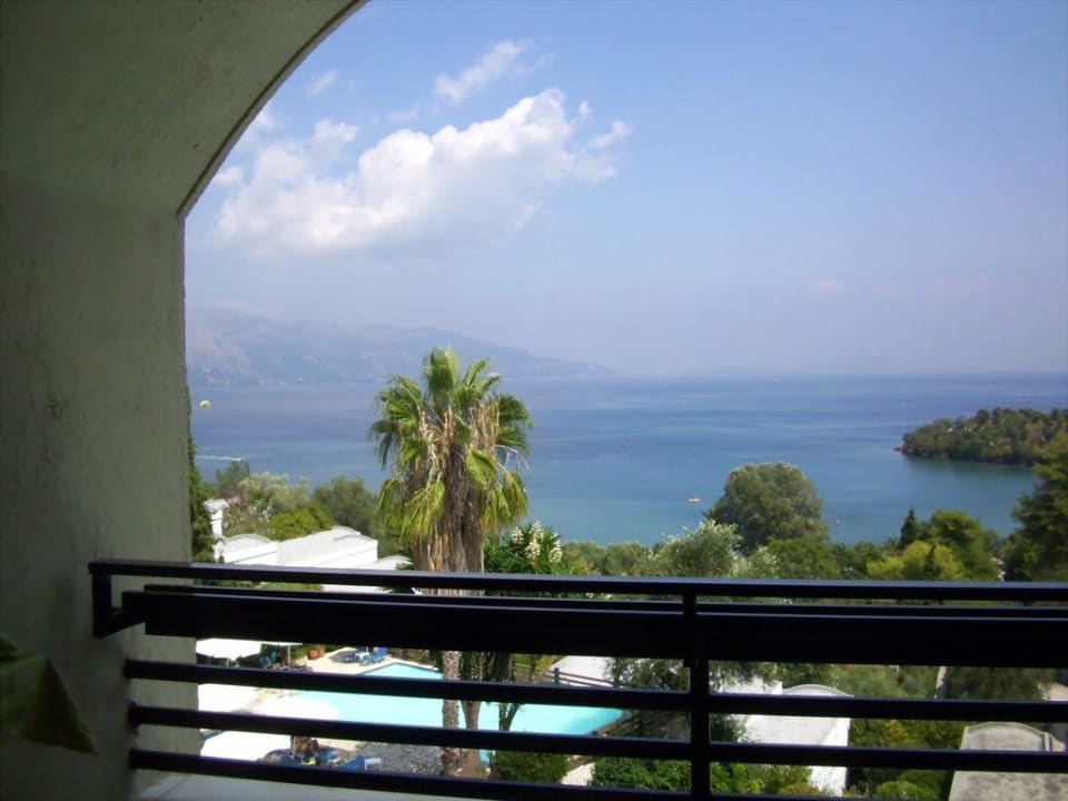 Ausblick vom 3. Stock im Haupthaus Grecotel LUXME Daphnila Bay
