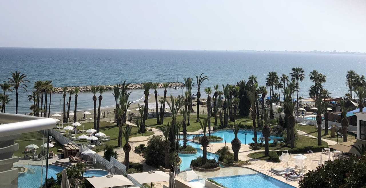 Gartenanlage The Golden Bay Beach Hotel