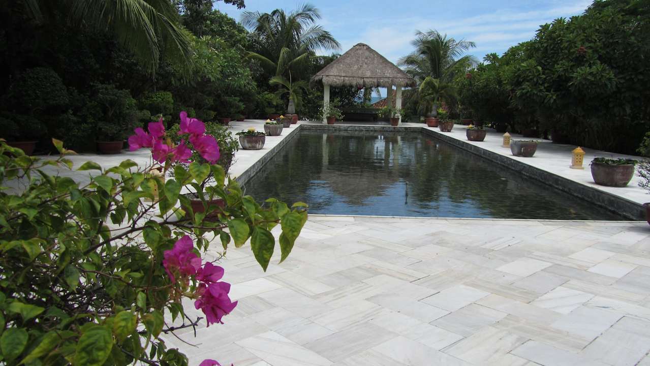 Meditational pool Allezboo Beach Resort & Spa