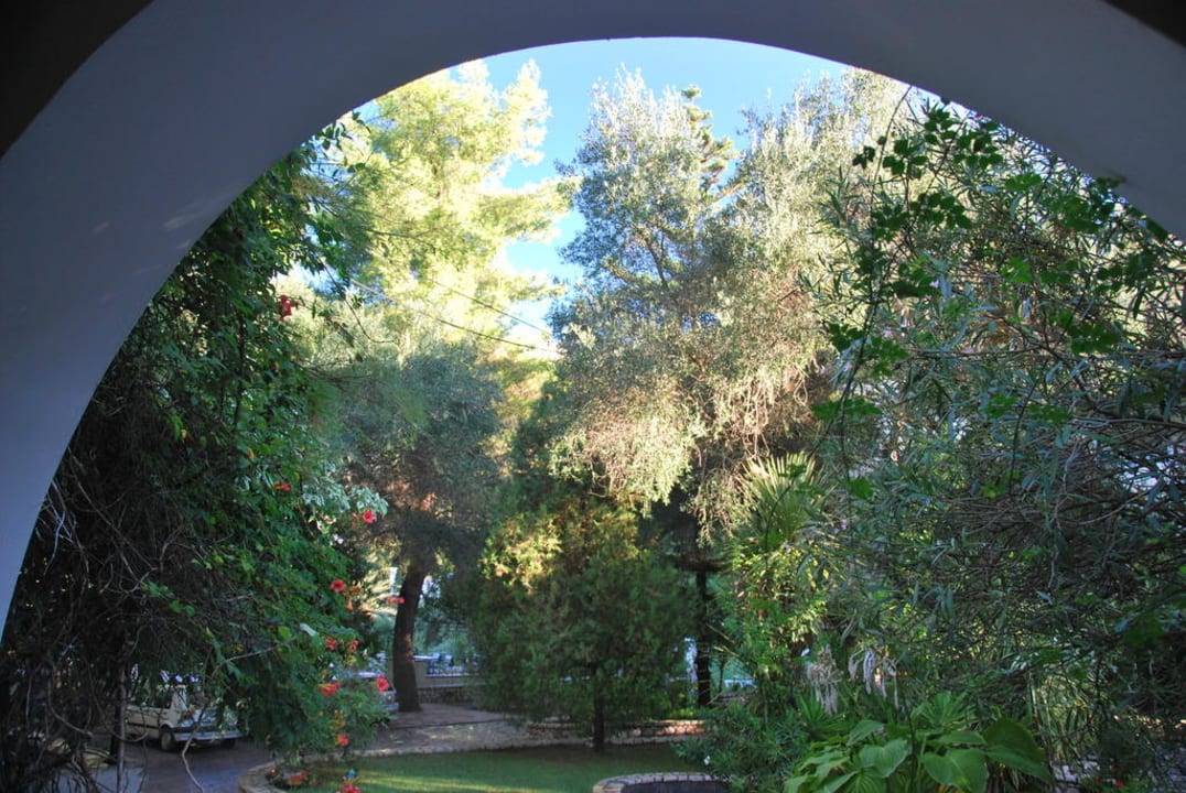 Blick in den Innenhof Hotel & Apartments Liapades Beach