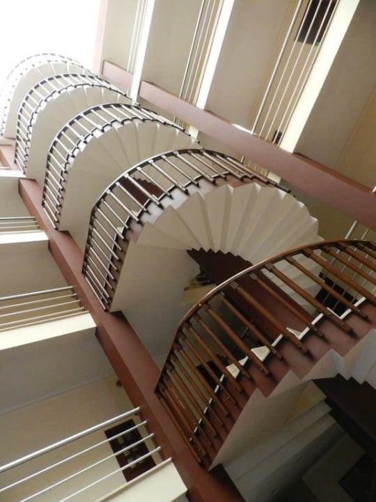 Wendeltreppe im Innenbereich Nerton Hotel - Erwachsenenhotel ab 16 Jahren
