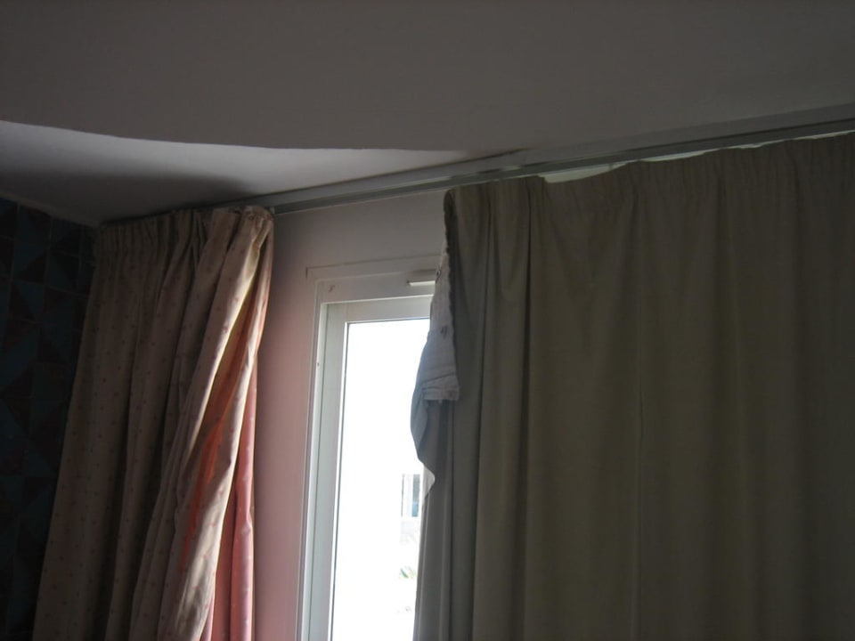 Abgissener Vorhang Hotel El Mouradi Djerba Menzel