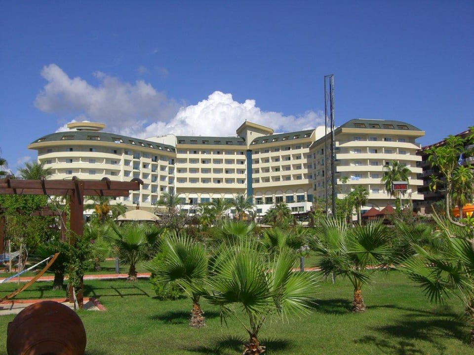 Hotelrückansicht vom Strand aus Saphir Resort & Spa