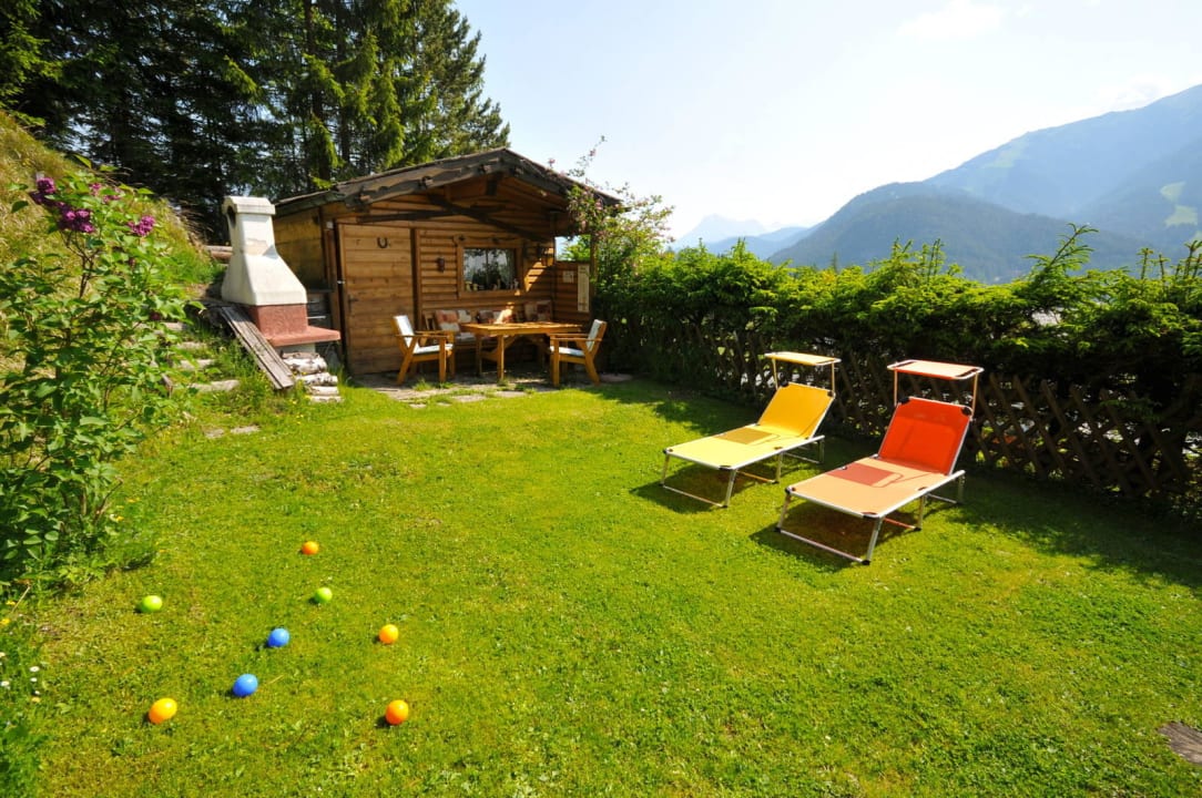Garten mit Grill und Gartenhaus Panorama-Apartment Isser