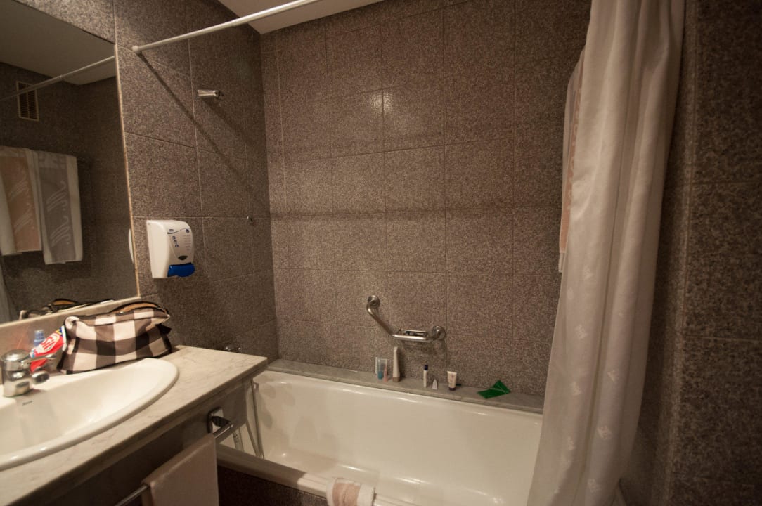 Bad (Achtung Weitwinkelobjektiv 16mm KBF) Hotel Puerto Palace