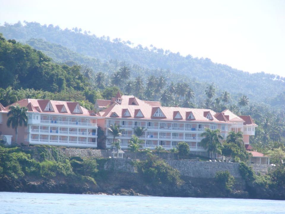 Hotel vom Wasser aus... Bahia Principe Grand Samana - Adults Only