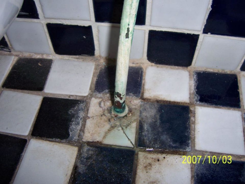 Leitung im Bad Club El Pueblo Tamlelt