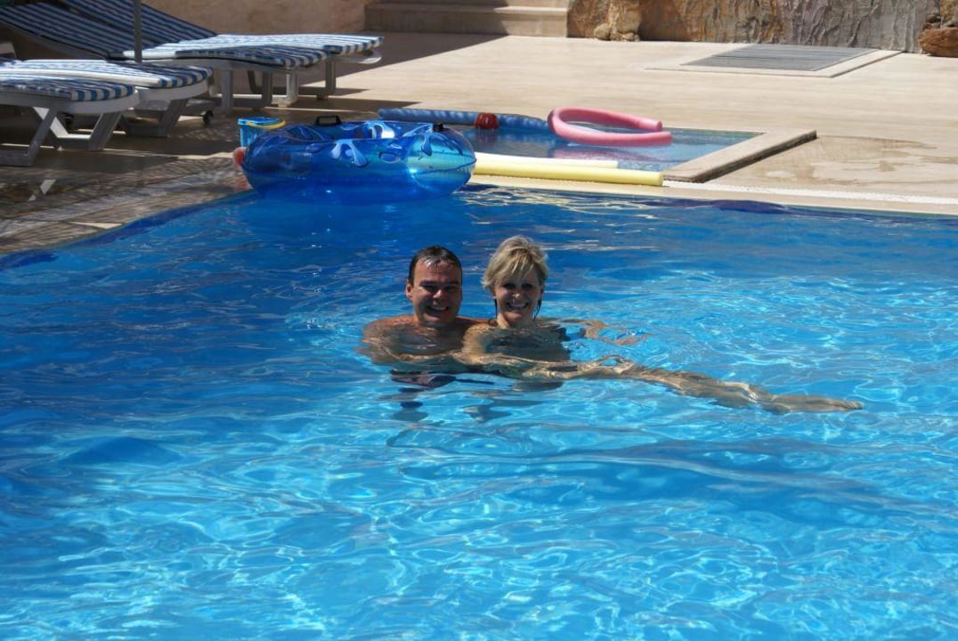 allein im pool Hotel Forest Park