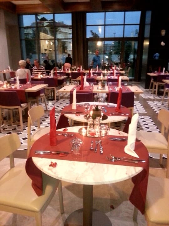 Valentinstag  Acanthus Cennet Barut Collection