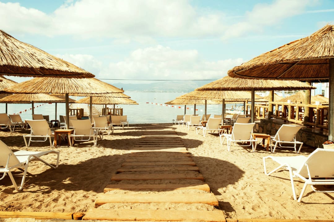 Strand Bellazure Hotel