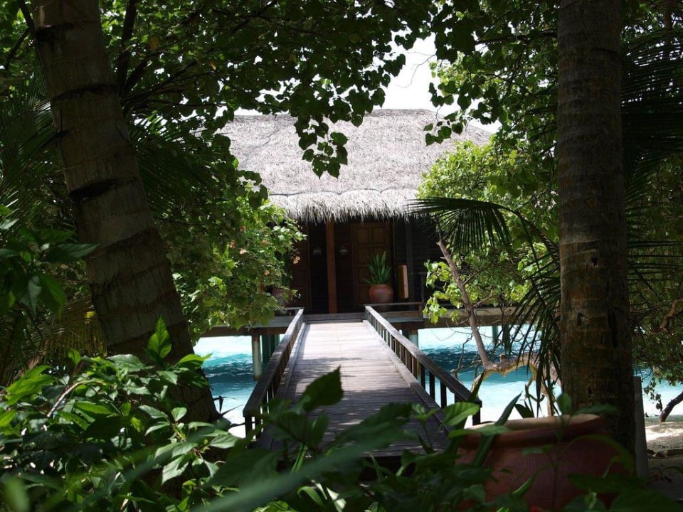 Wasserbungalow des Blue Lagoon Kuramathi Maldives
