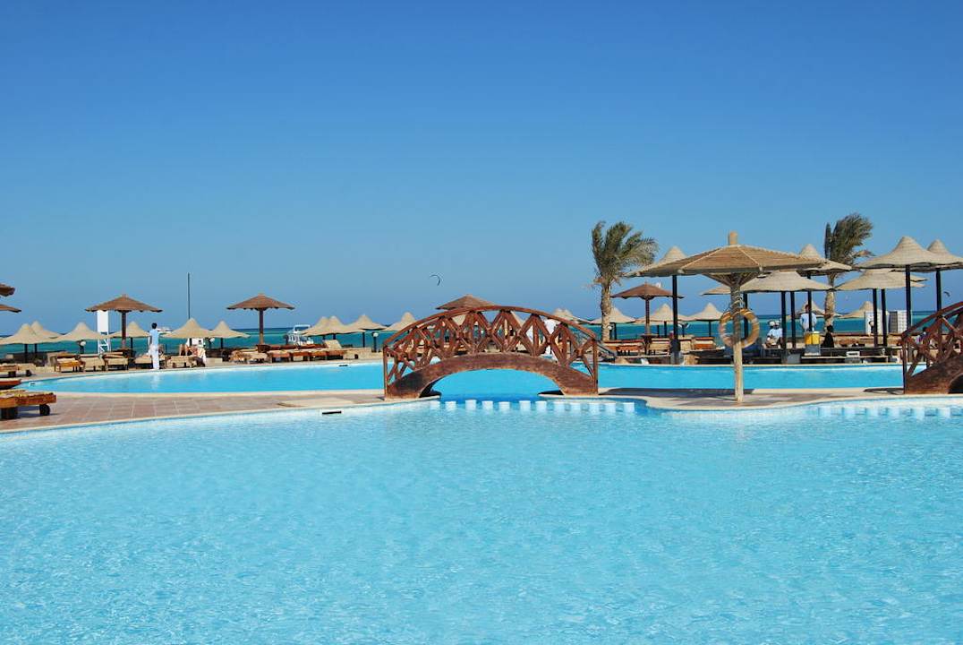 Вид на бассейны Riviera Aqua Park Resort