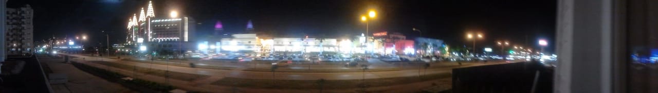 Blick Zimmer Strassenseite bei Nacht Wyndham Garden Lara