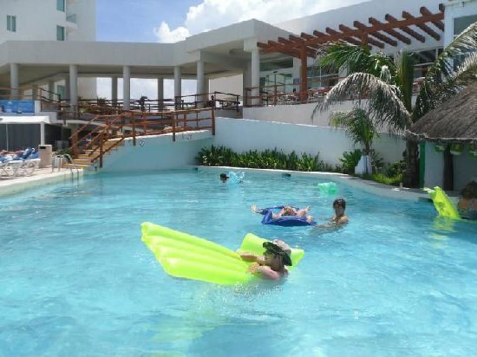 Badespaß auch im Pool Oleo Cancun Playa