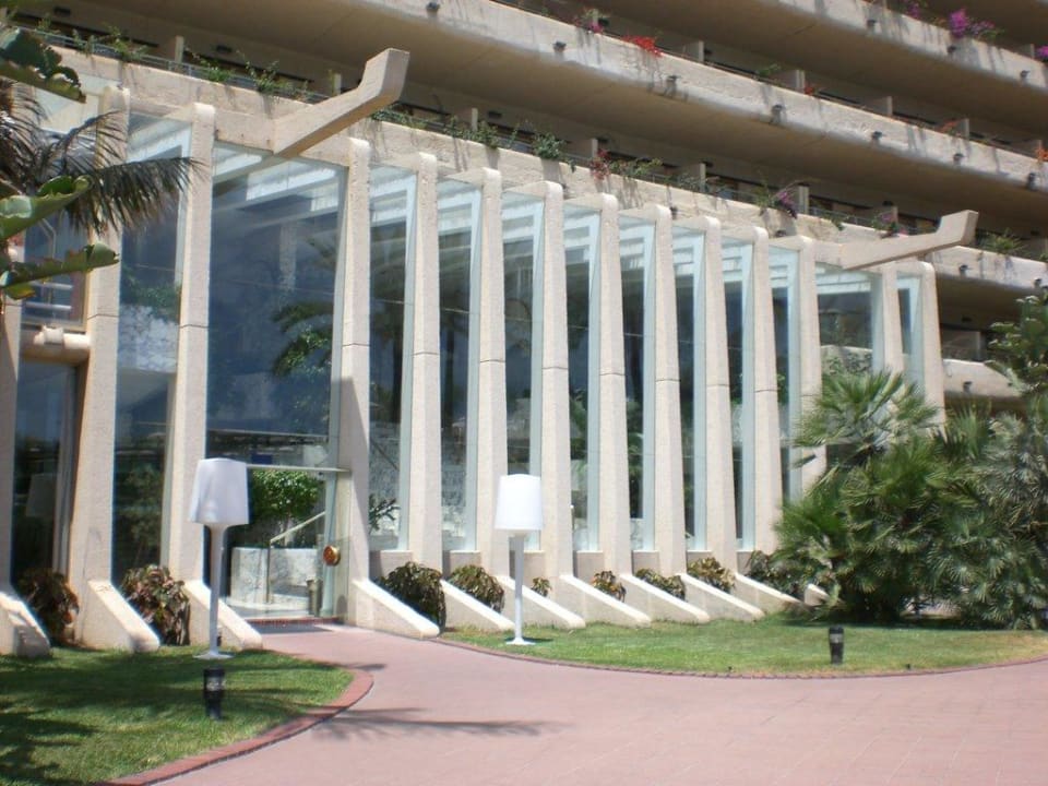 Eingang von Rezeption zur Gartenanlage Gloria Palace San Agustin Thalasso & Hotel