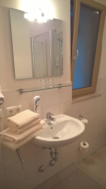 Modernes Badezimmer Landhotel-Gästehaus Winter