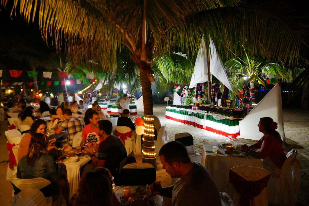 Beach Barbecue Grand Palladium Kantenah Resort & Spa