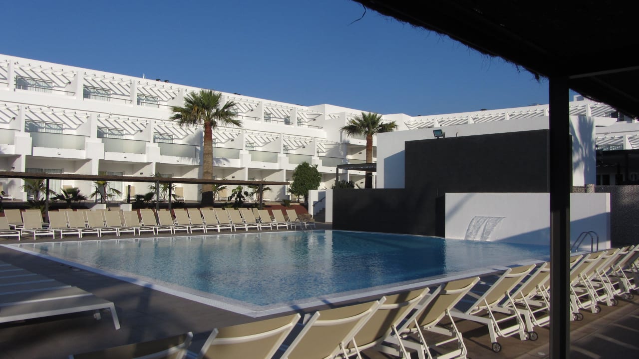 Pool beim Theater, kaltes Wasser Sentido Aequora Lanzarote Suite