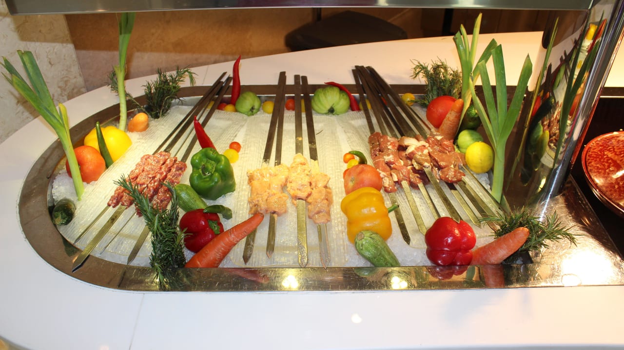 Büffet im Olea The St. Regis Saadiyat Island Resort, Abu Dhabi