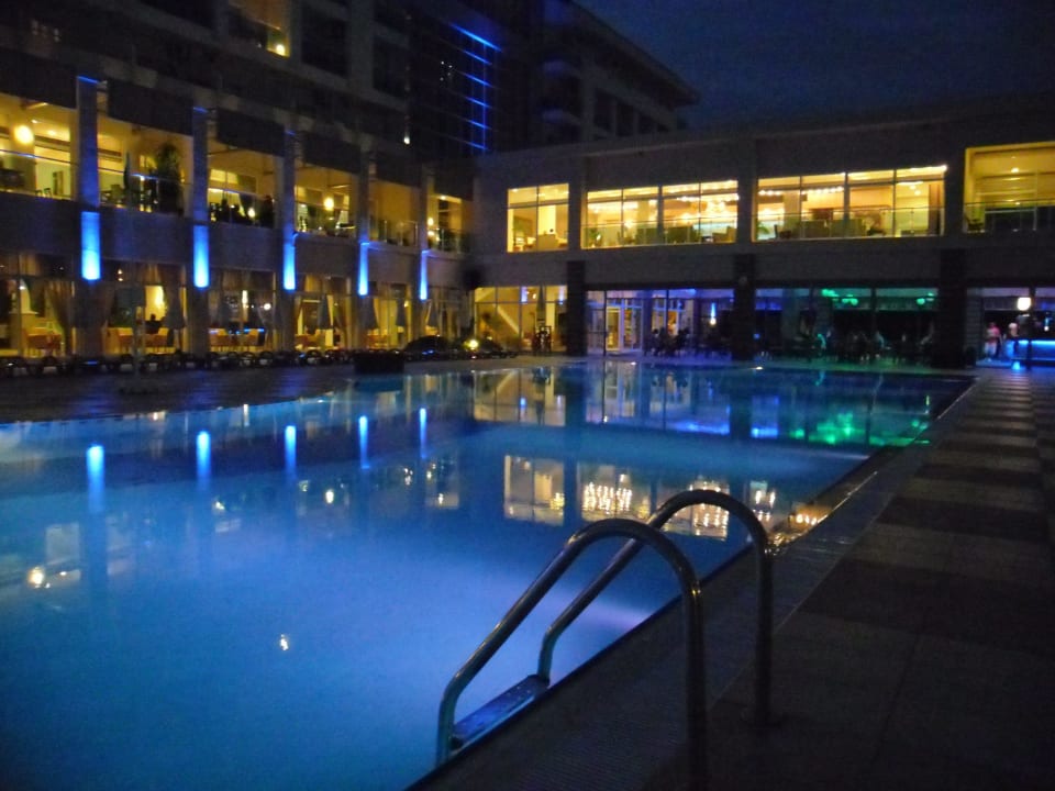 Pool Abends Solivia Hotel