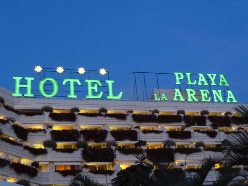Hotel wieczorem Landmar Playa La Arena