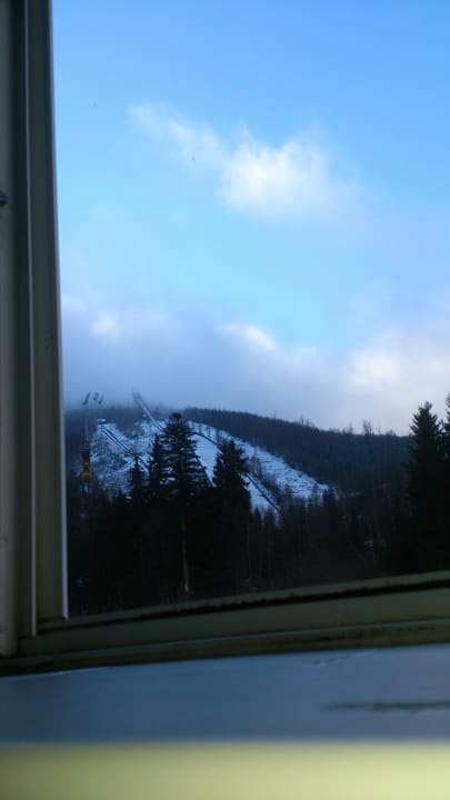Morgentlicher Blick bei geöffneten Fenster Hotel Harrachov Inn
