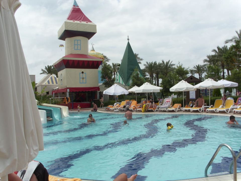 Der Kinderpool mit Blick auf den Miniclub Hotel Delphin Diva