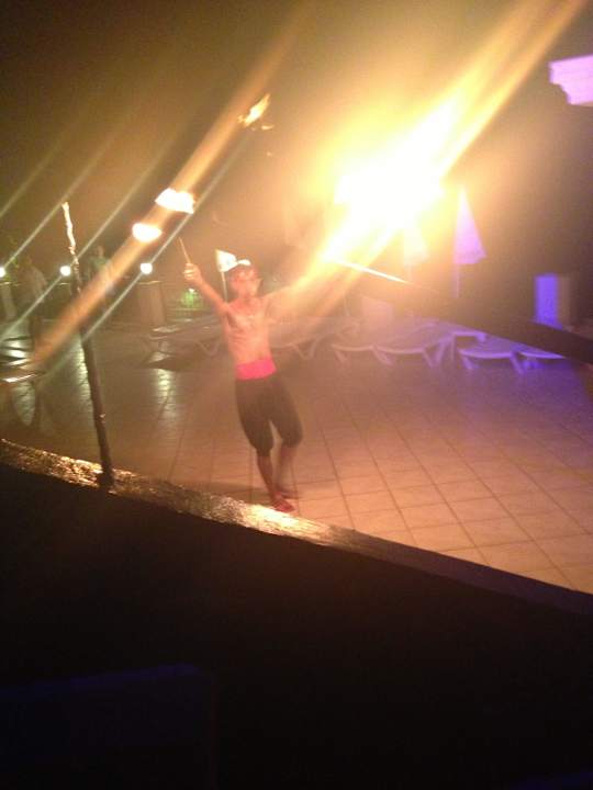 Murat bei seiner überwältigenden Fakir Show  Aska Bayview Resort