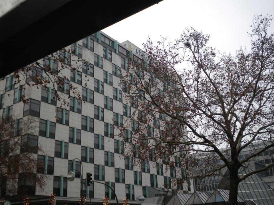 Etwas ältere Fassade des linken Flügels InterContinental Berlin