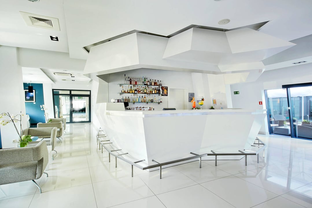 Lobster Restaurant Marine Hotel by Zdrojowa