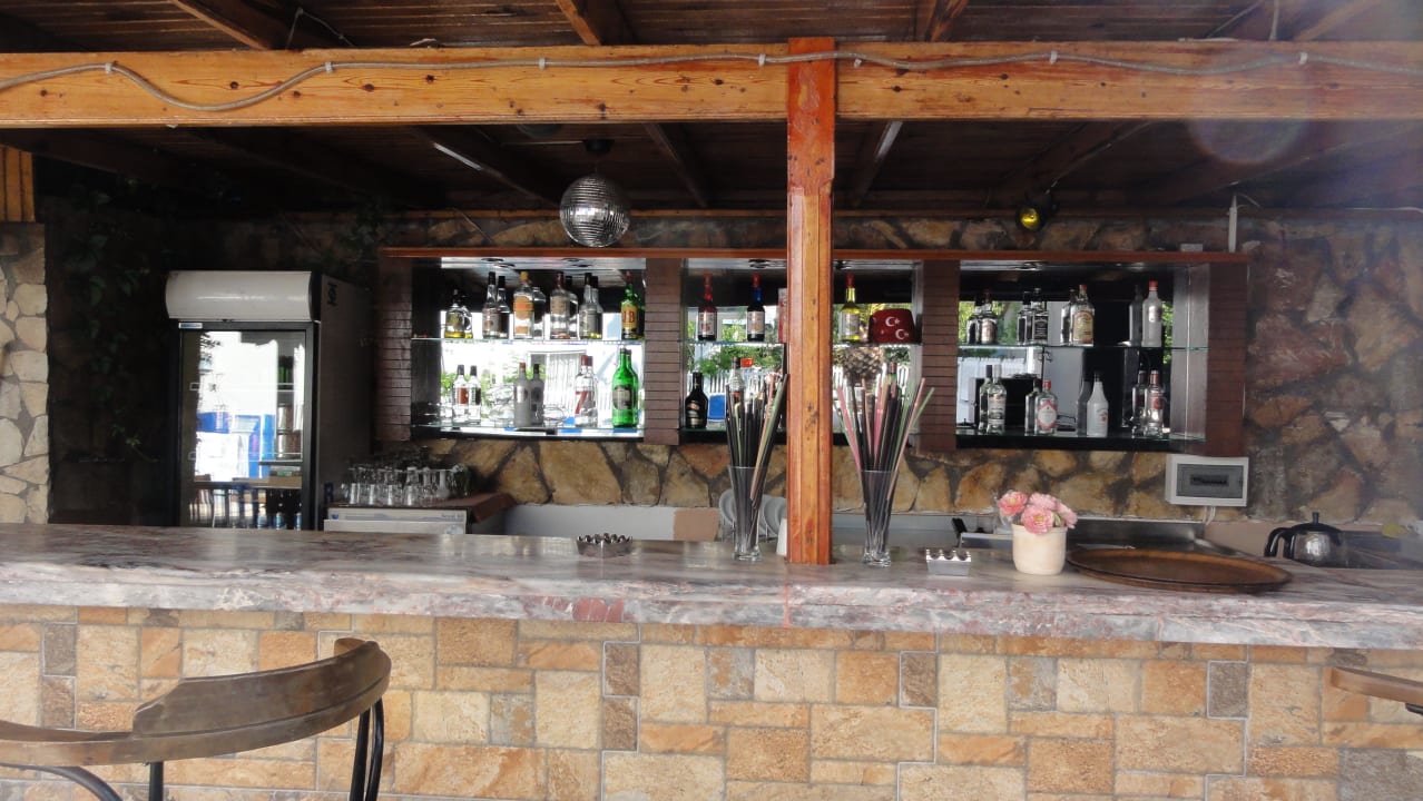 Poolbar Karatas Apart