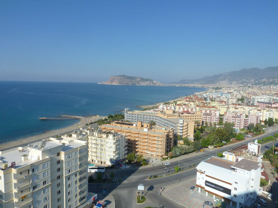 Blick von der Dachterrasse Diamond Hill Resort Hotel