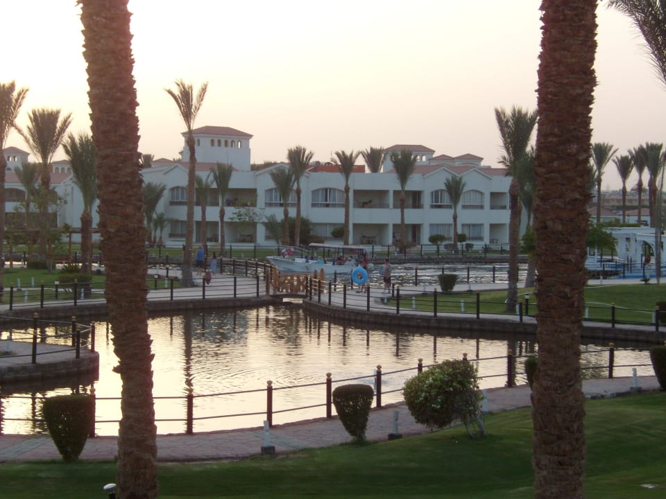 Der besondere Service: Per Boot v. Strand zum Pool Pickalbatros Dana Beach Resort - Hurghada