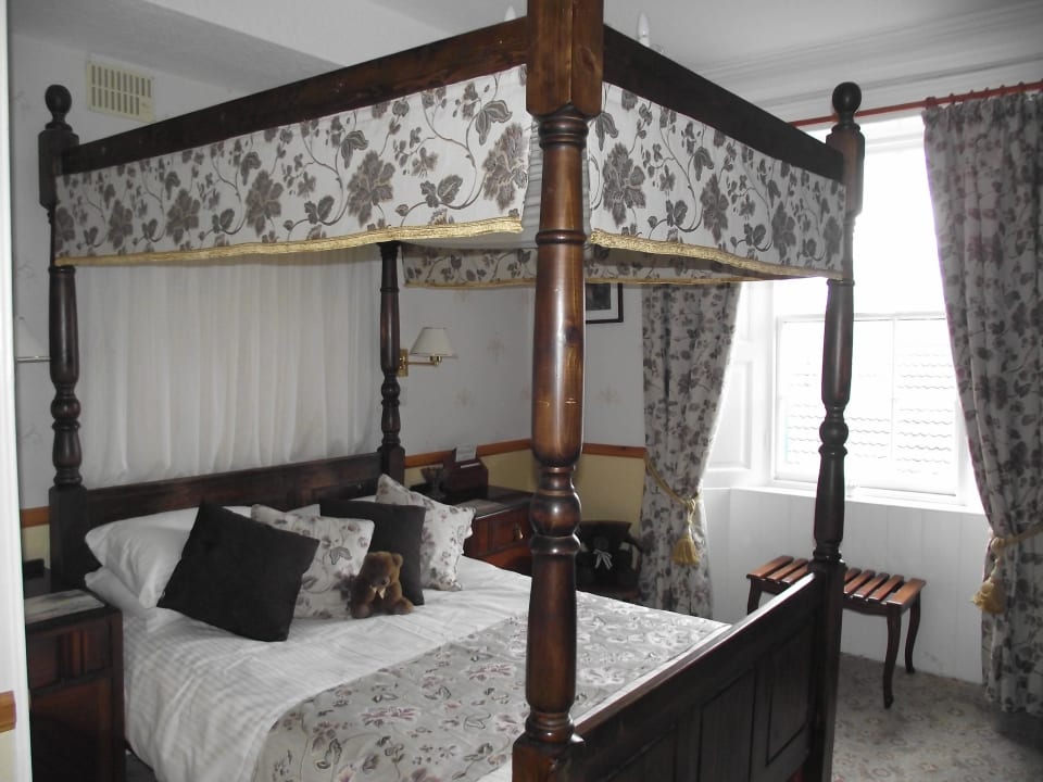 Room 2 West End Hotel