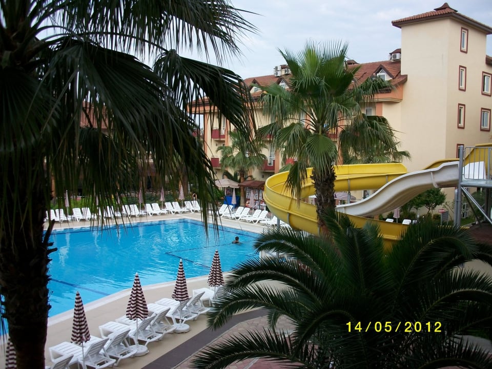 Blick zu den Rutschen Hotel Orfeus Park