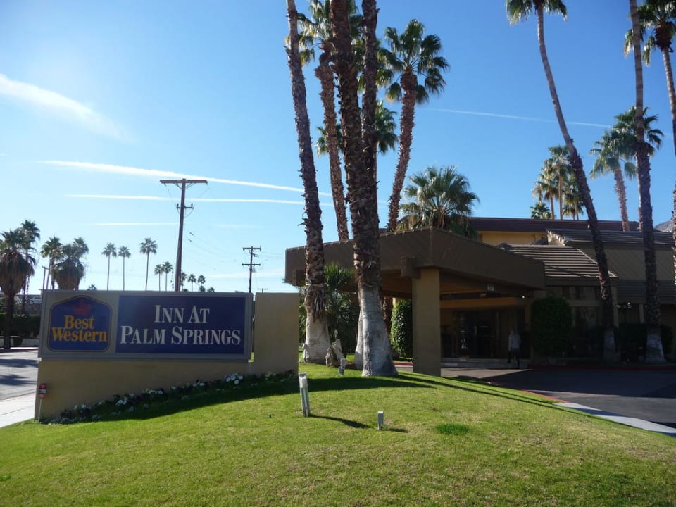 Schöner grüner Eingang Best Western Inn at Palm Springs Hotel