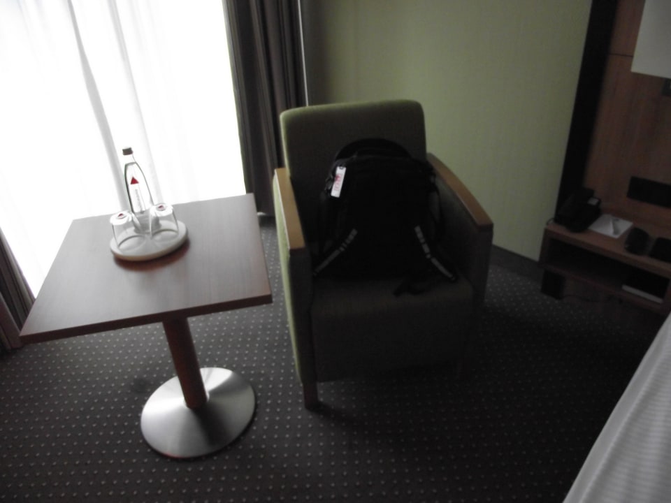 Kleiner Beistelltisch Leonardo Hotel Düsseldorf Airport - Ratingen