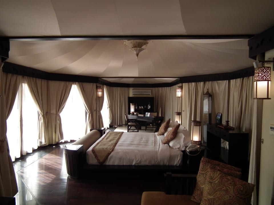 Schlafzimmer The Ritz-Carlton Ras Al Khaimah, Al Wadi Desert